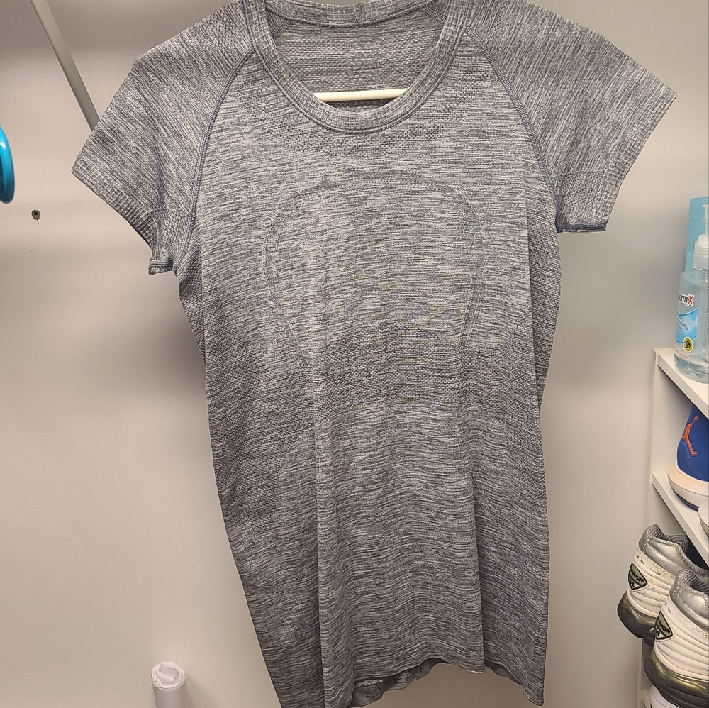 Lululemon swiftly tech tee size 8